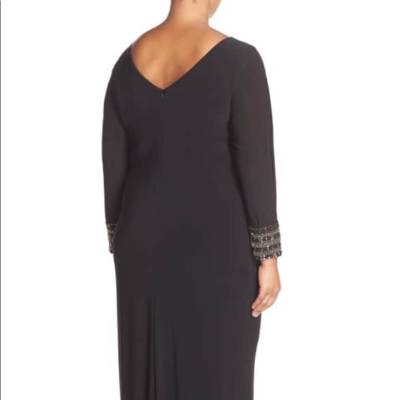 Black evening gown - Picture 3 of 8